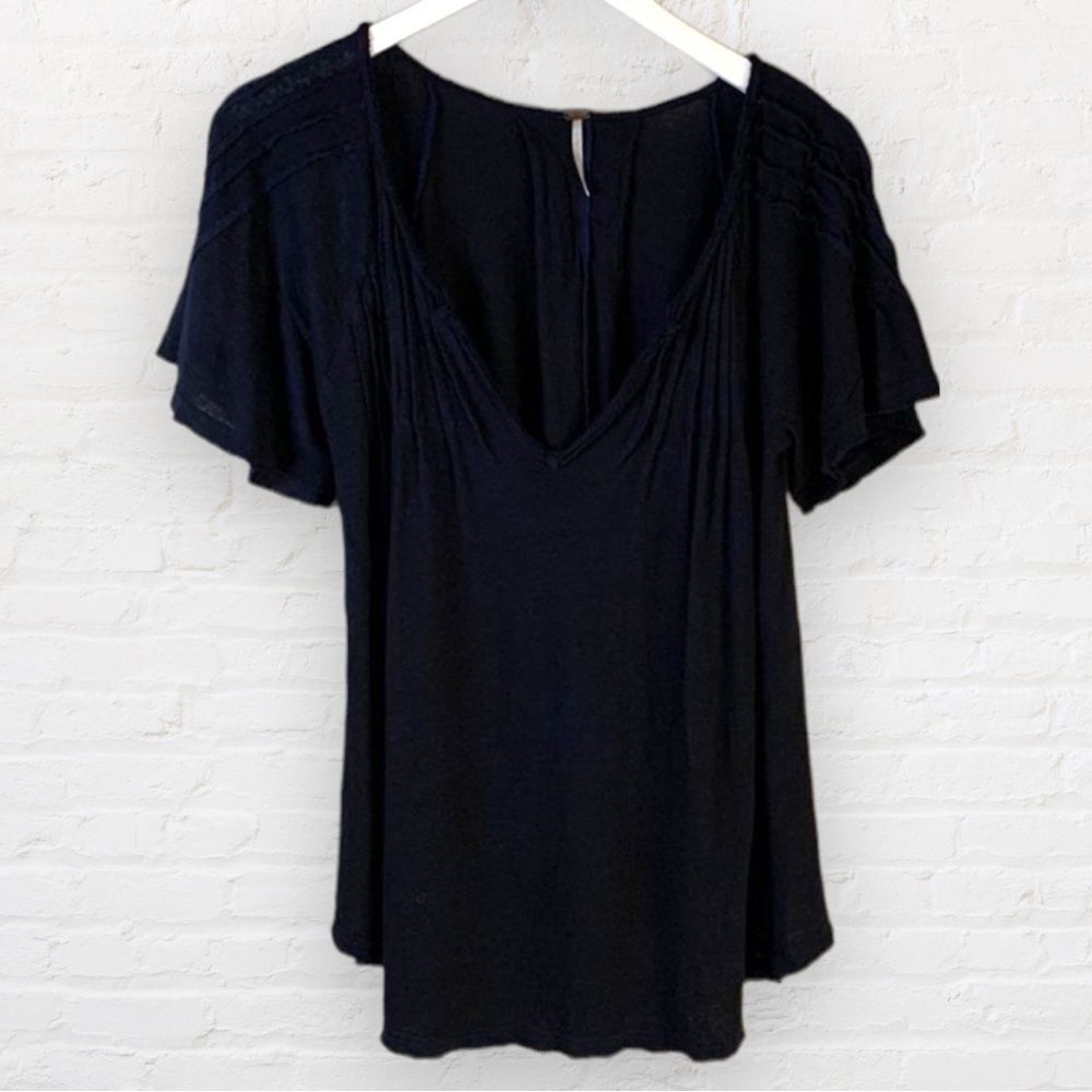 FREE People extra small black V-neck short sleeve top pleated front at bodice